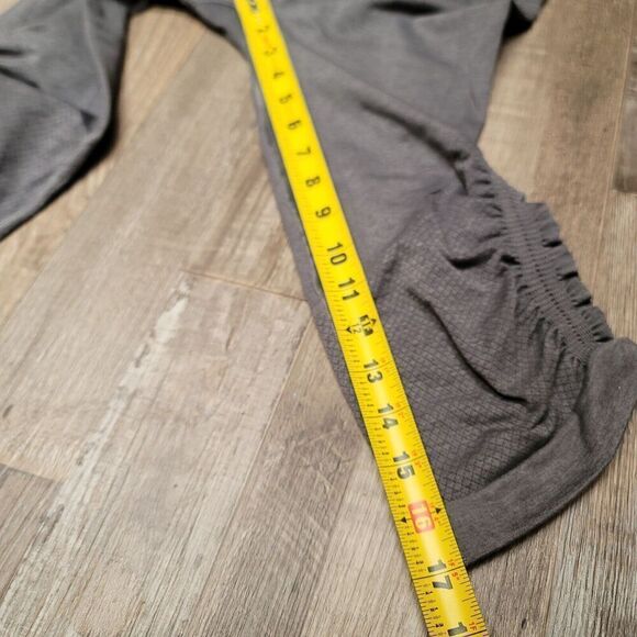 Lululemon Capri Leggings Ruched Sides Plain Solid Gray Grey Mid Rise Size 8 - Picture 5 of 5